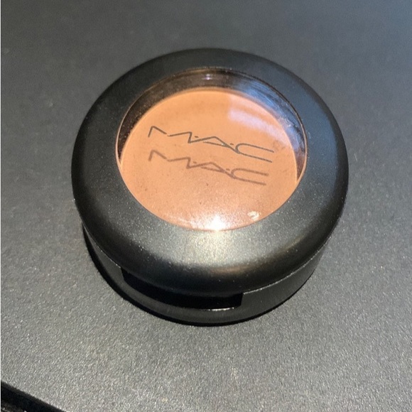 MAC Cosmetics Soft Brown Matte Eyeshadow - Picture 4 of 5